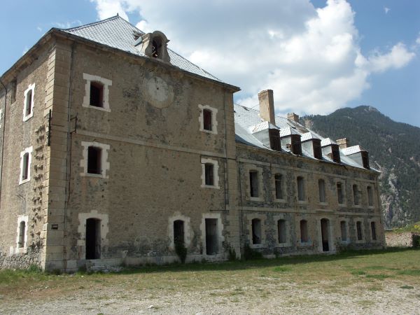Fort des Trois Têtes - Chapelle et bâtiment du Gouverneur